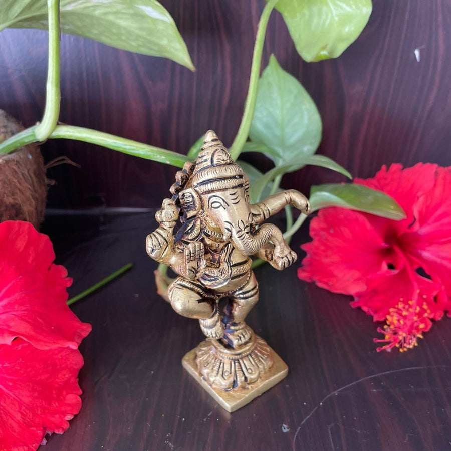 PujaCraft Brass Dancing Ganesha Statue | Ganapati Idol ( Width: 7cm, Height: 10cm, Weight: 272 Grams )