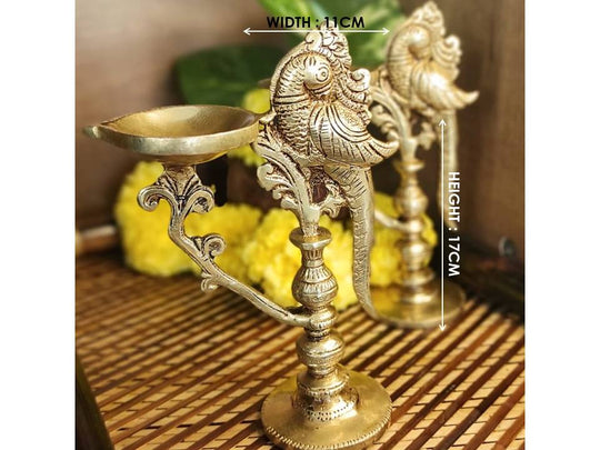 Brass Annaparavai Standing Deepam  (Pooja Deepam, Height: 17cm, Width: 11cm, Weight: 572 Gram)