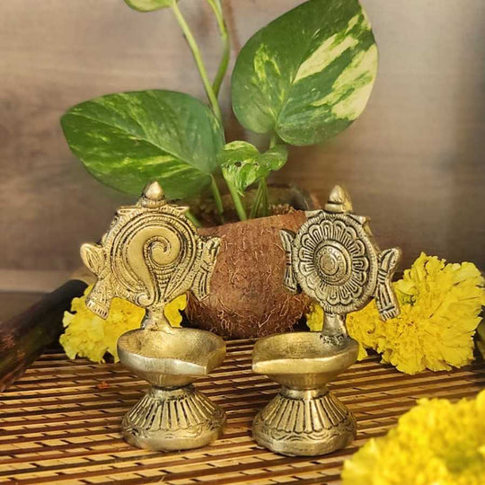 PujaCraft Brass Antique Vishnu Sanku and Chakra Diya (Pure Traditonal brass, Height: 10cm , Width: 6cm , Weight: 250 Gram)